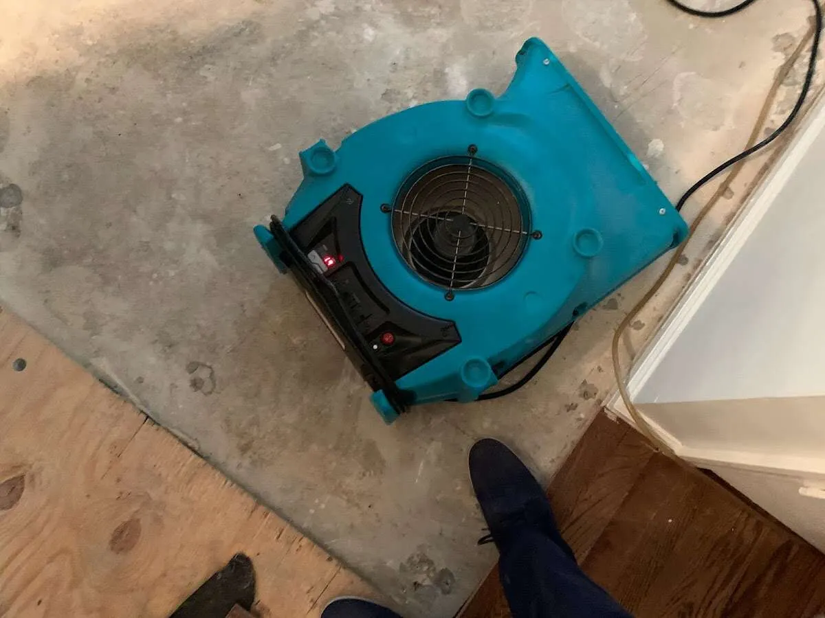 Air mover drying subfloor during Leak Detection & Repair in Green Oak